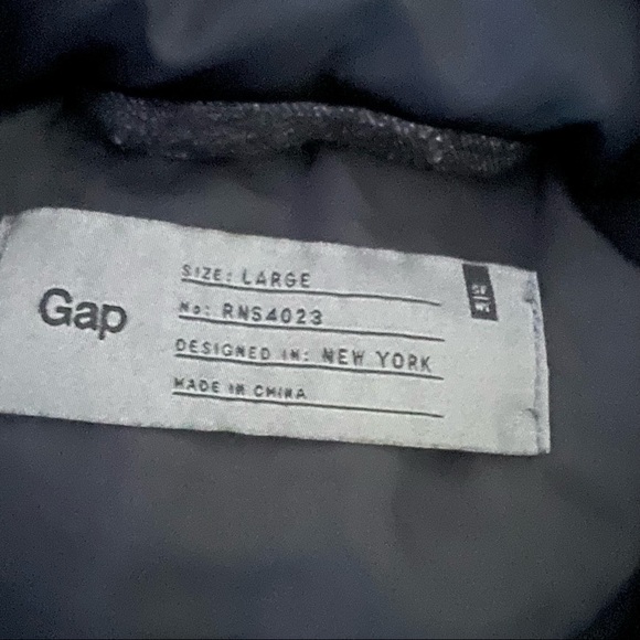 Black and gray Gap vest - Picture 2 of 5